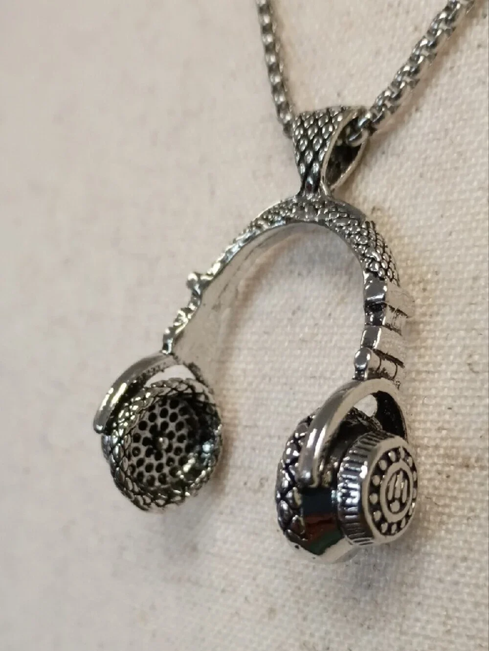 Silver Tone Headphones Pendant Necklace Stainless Steel Music Lover Unisex 23